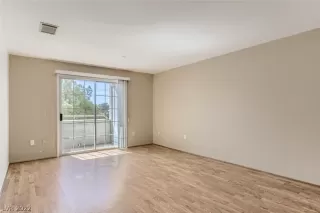 Photo #5: 2374649 Listing