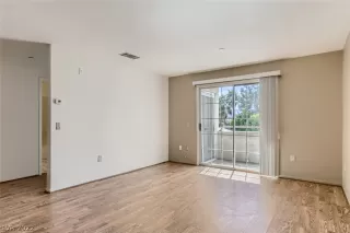 Photo #6: 2374649 Listing