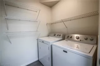 Photo #5: 2374675 Listing