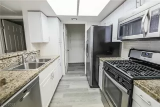 Photo #6: 2374675 Listing