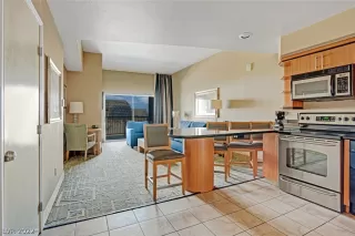 Photo #5: 2374690 Listing