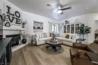 Photo #3: 2374694 Listing