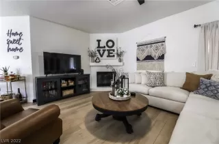 Photo #4: 2374694 Listing