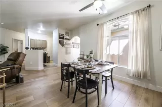 Photo #5: 2374694 Listing