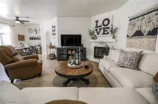 Photo #6: 2374694 Listing