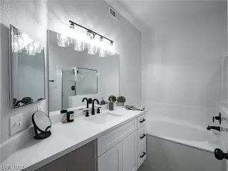 Photo #2: 2374695 Listing