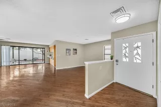 Photo #4: 2374719 Listing