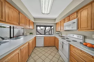 Photo #5: 2374719 Listing