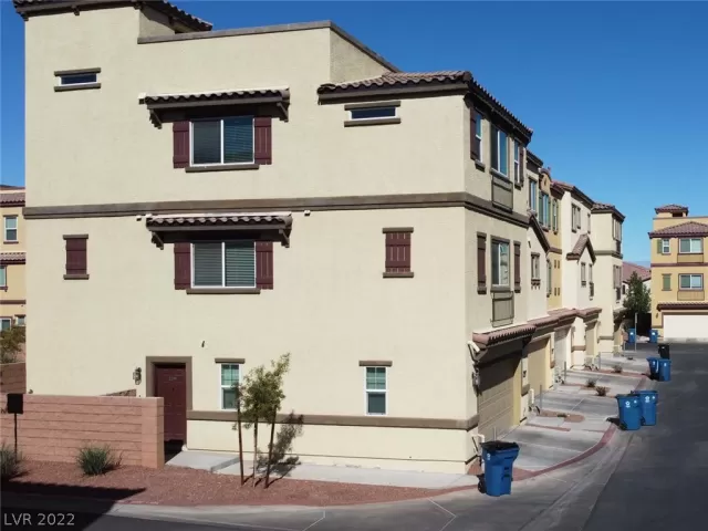 MLS: 2374736 Condo For Sale