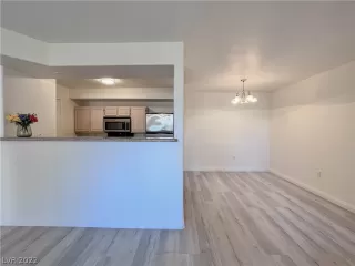 Photo #3: 2374746 Listing