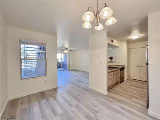 Photo #5: 2374746 Listing