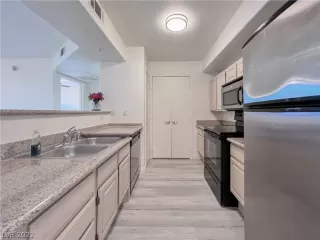 Photo #6: 2374746 Listing