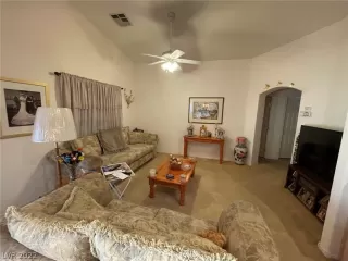 Photo #4: 2374768 Listing