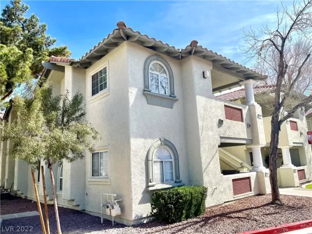 MLS: 2374780 Condo For Sale