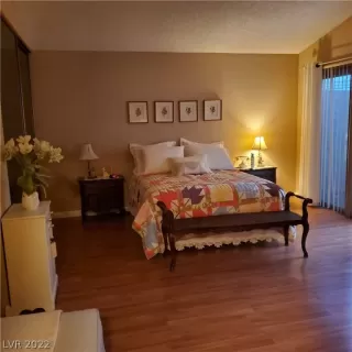 Photo #5: 2374787 Listing 