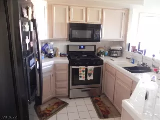 Photo #3: 2374819 Listing