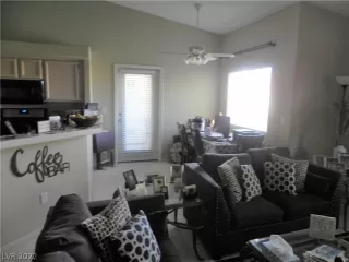 Photo #5: 2374819 Listing