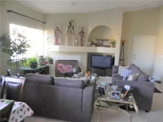 Photo #6: 2374819 Listing