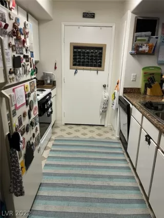 Photo #5: 2374912 Listing