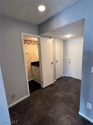 Photo #5: 2374918 Listing 