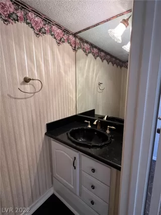 Photo #6: 2374918 Listing 