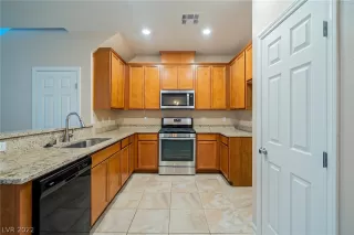 Photo #1: 2374962 Listing