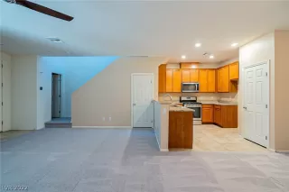 Photo #6: 2374962 Listing