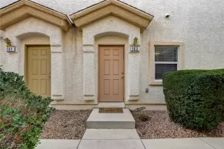 Photo #4: 2374978 Listing