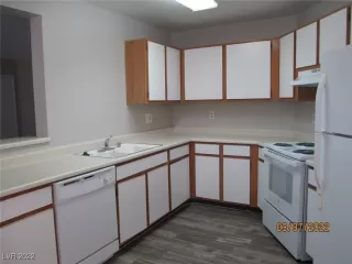 Photo #3: 2375020 Listing 