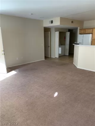 Photo #4: 2375040 Listing