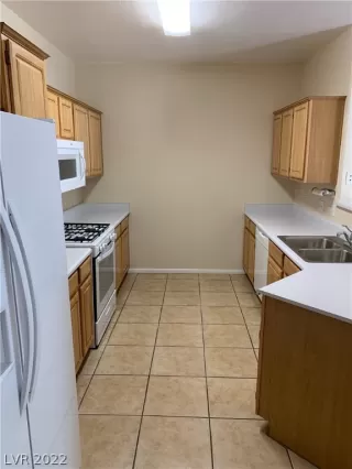 Photo #5: 2375040 Listing