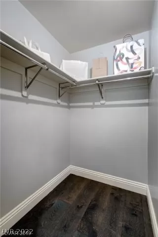 Photo #6: 2375045 Listing 