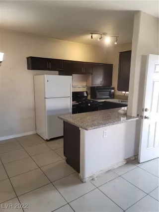 Photo #5: 2375058 Listing 