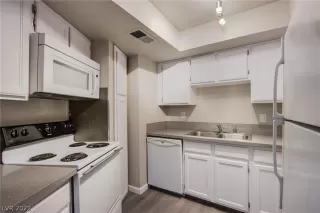 Photo #2: 2375122 Listing 