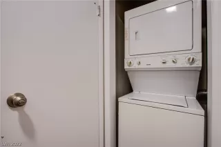 Photo #4: 2375122 Listing 