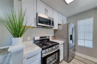 Photo #3: 2375209 Listing 