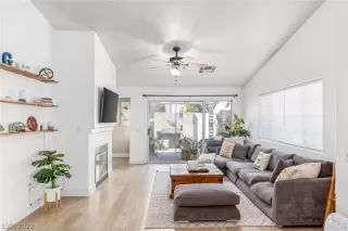 Photo #3: 2375256 Listing