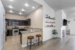 Photo #4: 2375256 Listing