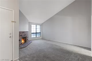 Photo #3: 2375280 Listing 