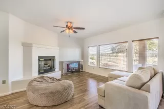 Photo #5: 2375347 Listing