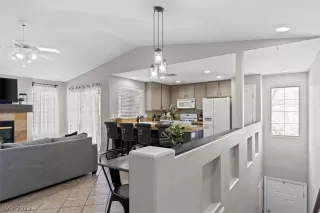 Photo #4: 2375348 Listing