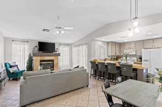 Photo #6: 2375348 Listing