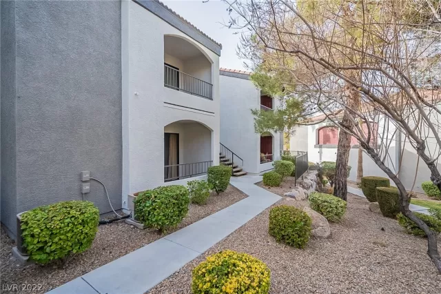 MLS: 2375376 Condo For Sale