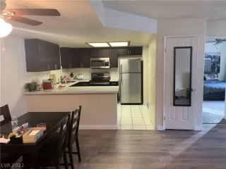 Photo #5: 2375389 Listing 