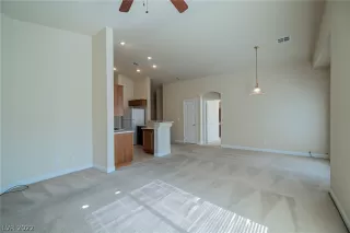 Photo #5: 2375408 Listing