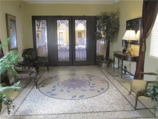 Photo #2: 2375412 Listing 