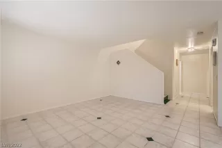 Photo #5: 2375422 Listing