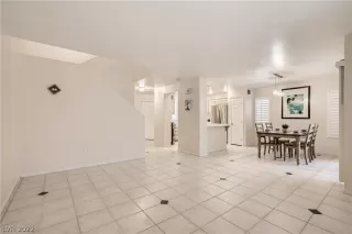 Photo #6: 2375422 Listing