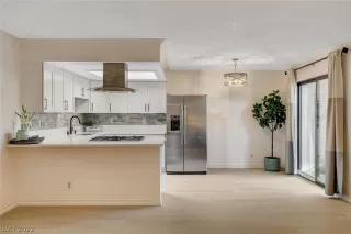 Photo #4: 2375428 Listing