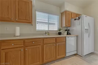 Photo #5: 2375491 Listing 